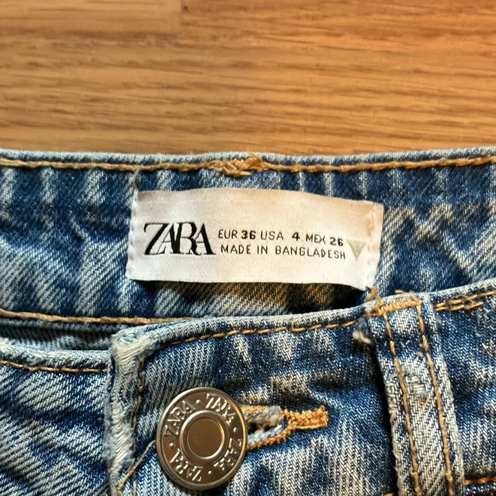 Women’s Zara High Waisted Straight Leg Jeans, Size 4 - Picture 4 of 8